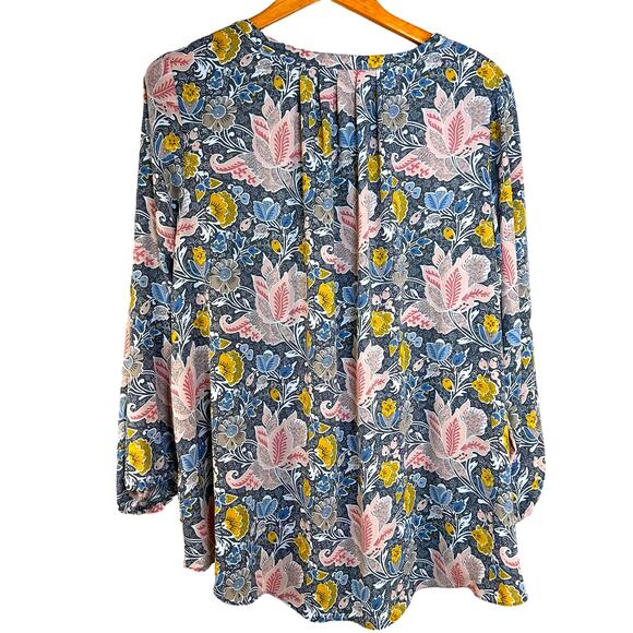 Tahari Plus Size V-Neck Blouse Size 1X Gray Floral Georgette Popover Pullover - Picture 2 of 11